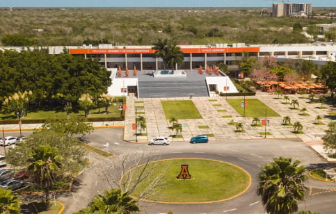 Universidad Anahuac Mayab, cerca del YCC